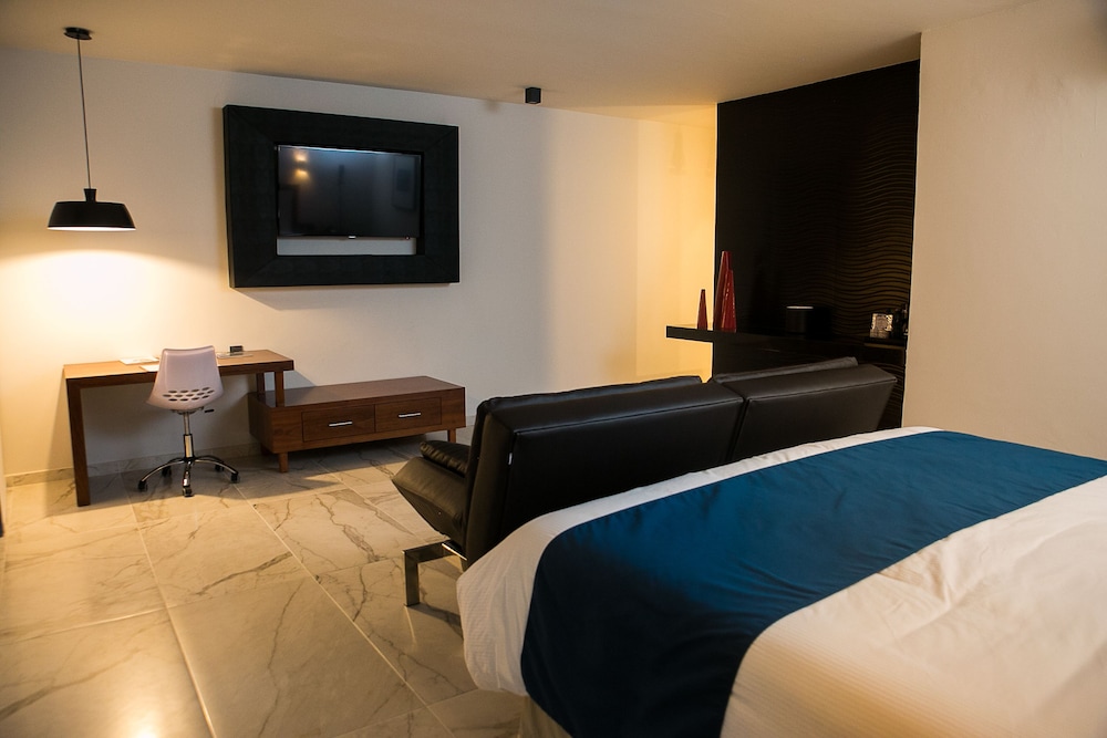 Executive Room, Multiple Bedrooms, Balcony, Pool View photo 2
