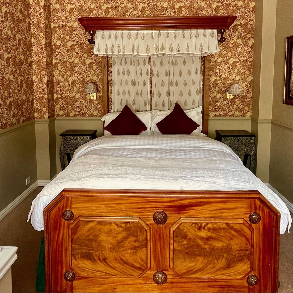 Executive Suite - Photo 10