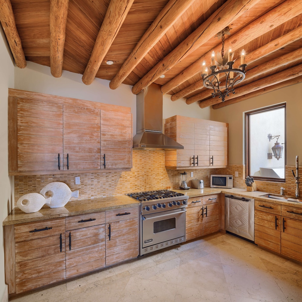 3 Bedroom Pedregal Private Home - Photo 4