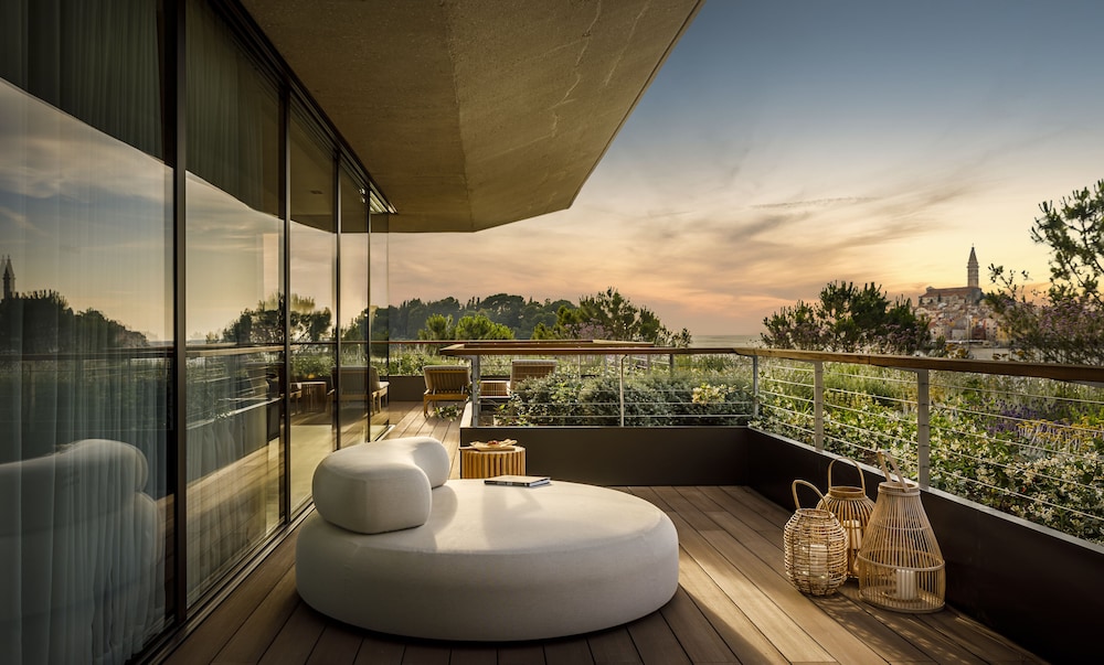 Sunset Signature suite