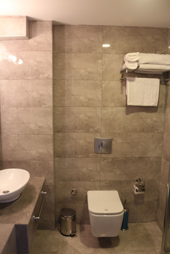 Deluxe Room, 1 Queen Bed, Sea View - Photo 2
