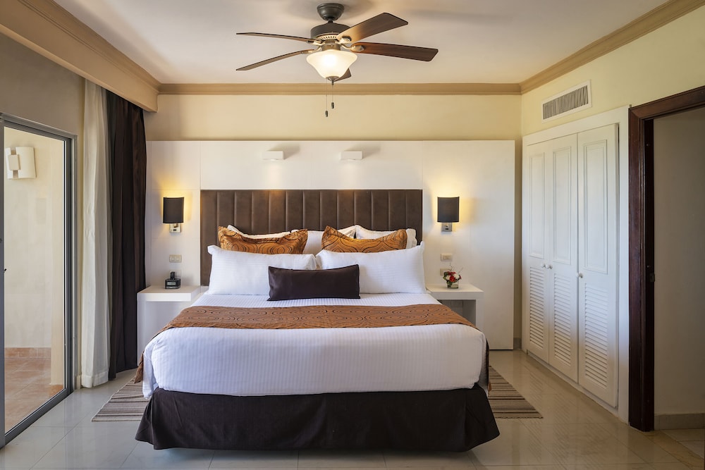 Honeymoon Suite, 1 King Bed, Ocean View (Club)