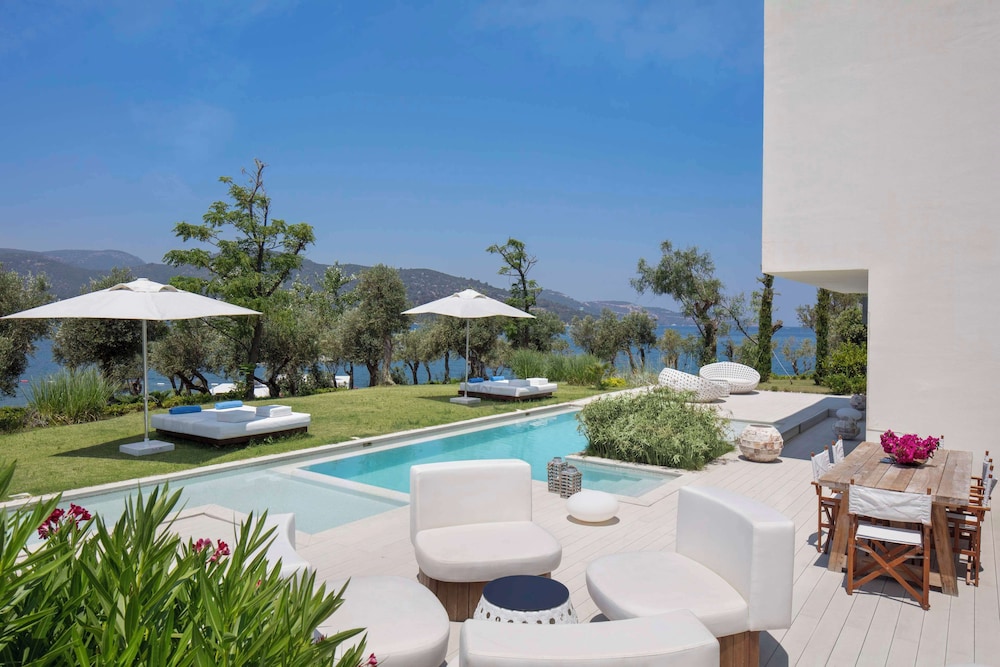 Presidential Suite, Pool Access (Aegean) thumbnail 5