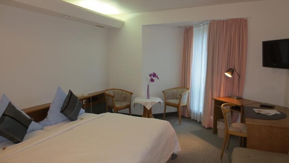 Standard Twin Room, 1 Bedroom, City View photo 2