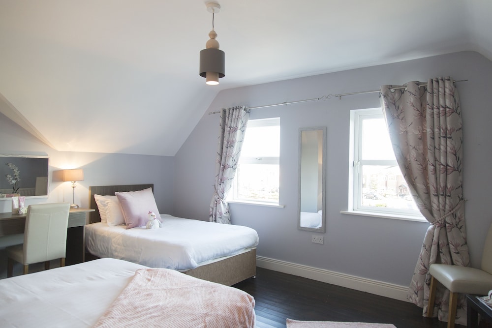 Deluxe Family Room - Photo 9