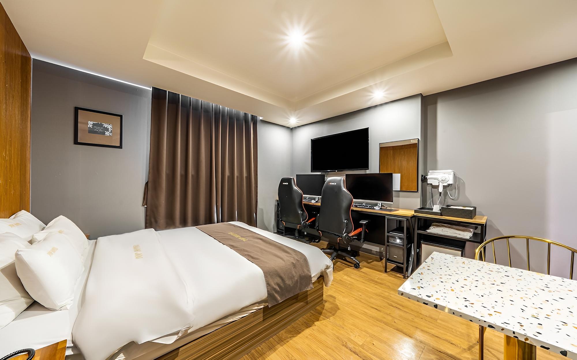 Room (Standard room B (air purifier random ) - Photo 8