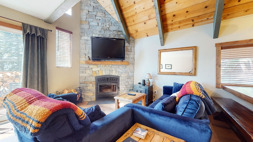 Condo, 2 Bedrooms