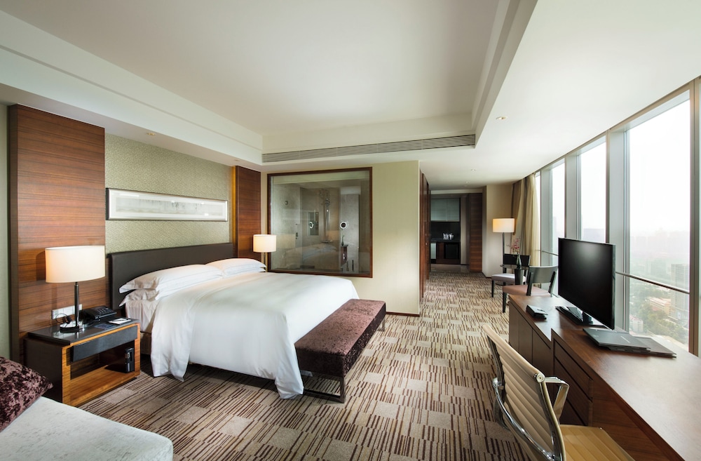 1 KING HILTON DELUXE PLUS photo 3