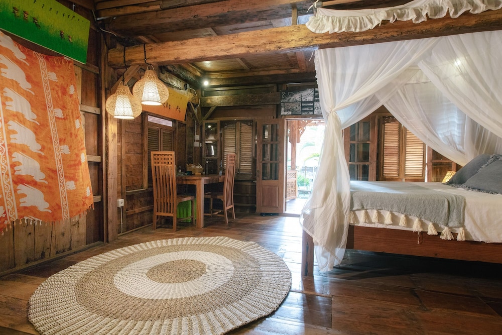 Classic Cabin, 1 King Bed, Garden View, Garden Area photo 2