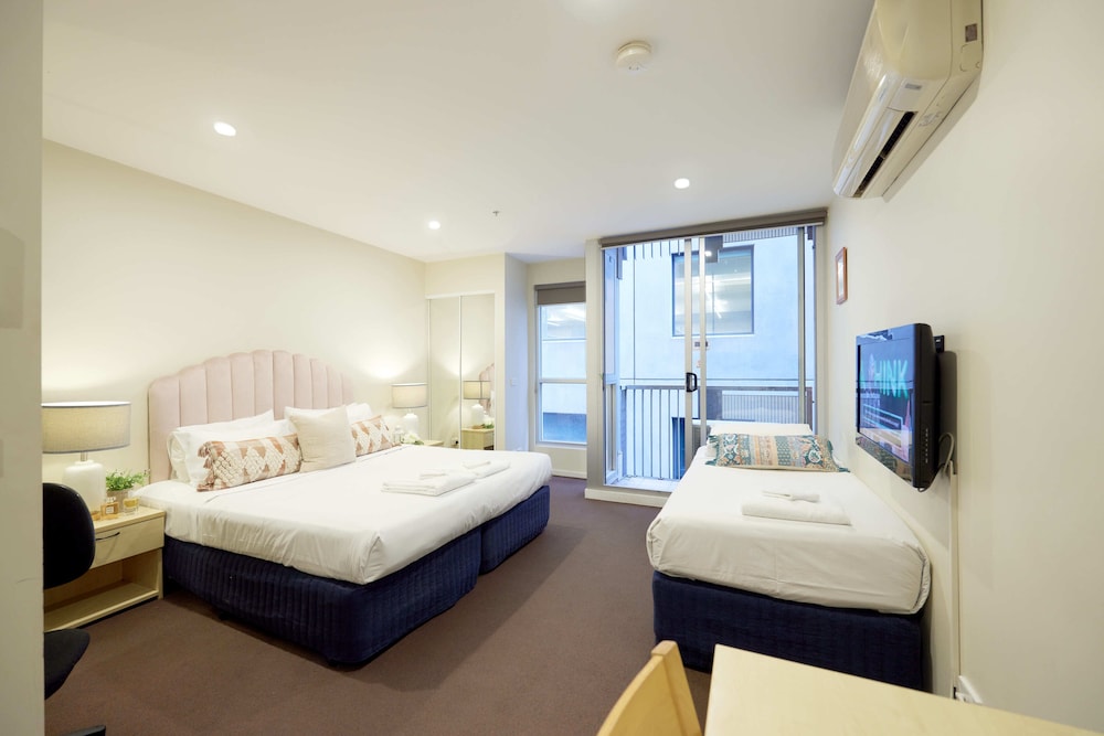 Deluxe King Apartment - Photo 1