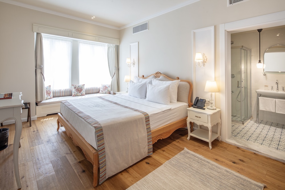 Deluxe Room, 1 Double Bed, City View