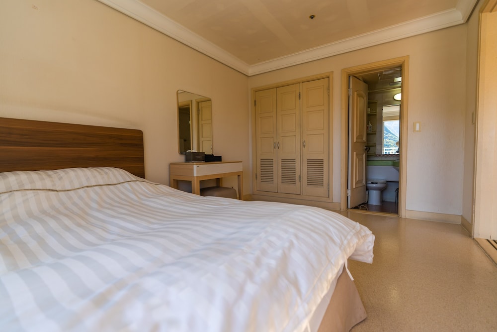[WEST] Suite (Kitchen/Standard/Bed) - Photo 2