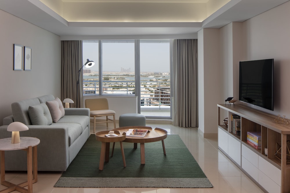 Suite, 1 Bedroom, Kitchen, Sea View (High Floor) photo 3
