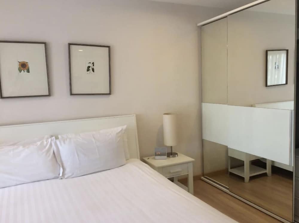 Studio, 1 King Bed photo 3