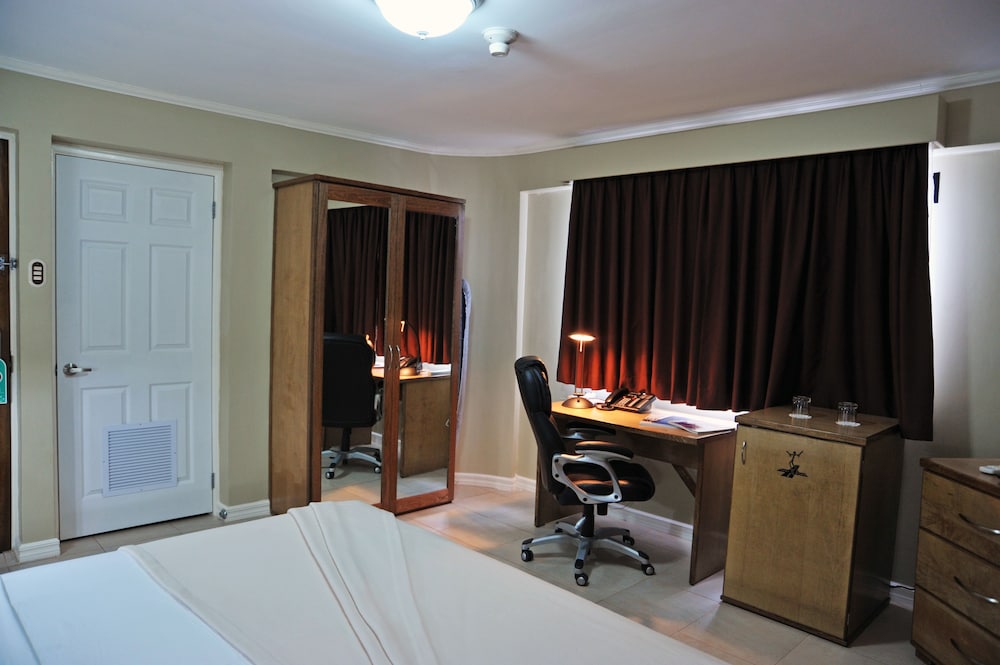 Premium Room, 1 King Bed photo 2