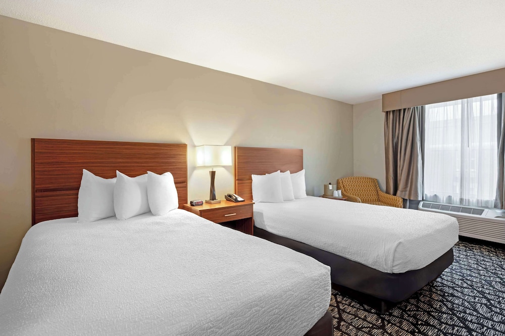 Standard Room, 2 Double Beds, Non Smoking, Refrigerator & Microwave (Walk-in Shower) - Photo 1