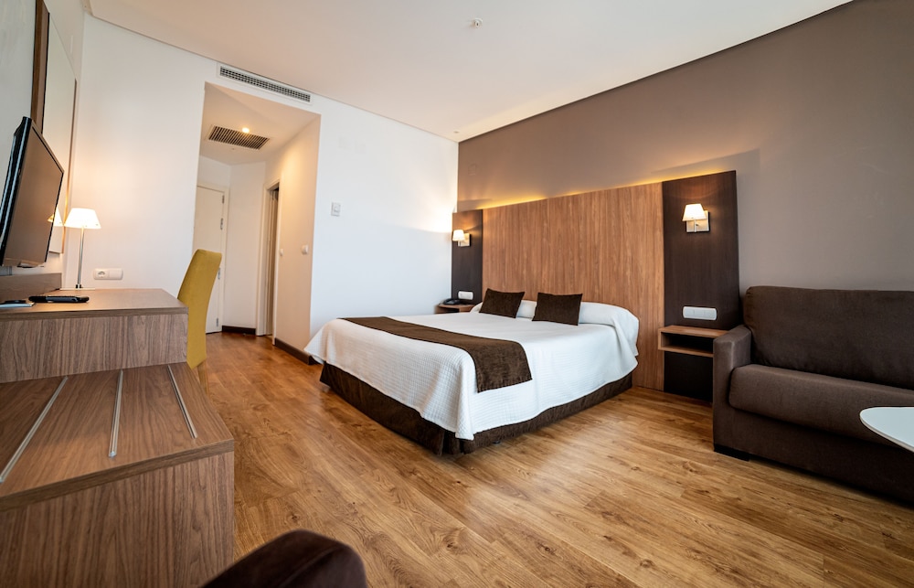 Standard Room, Balcony, City View
