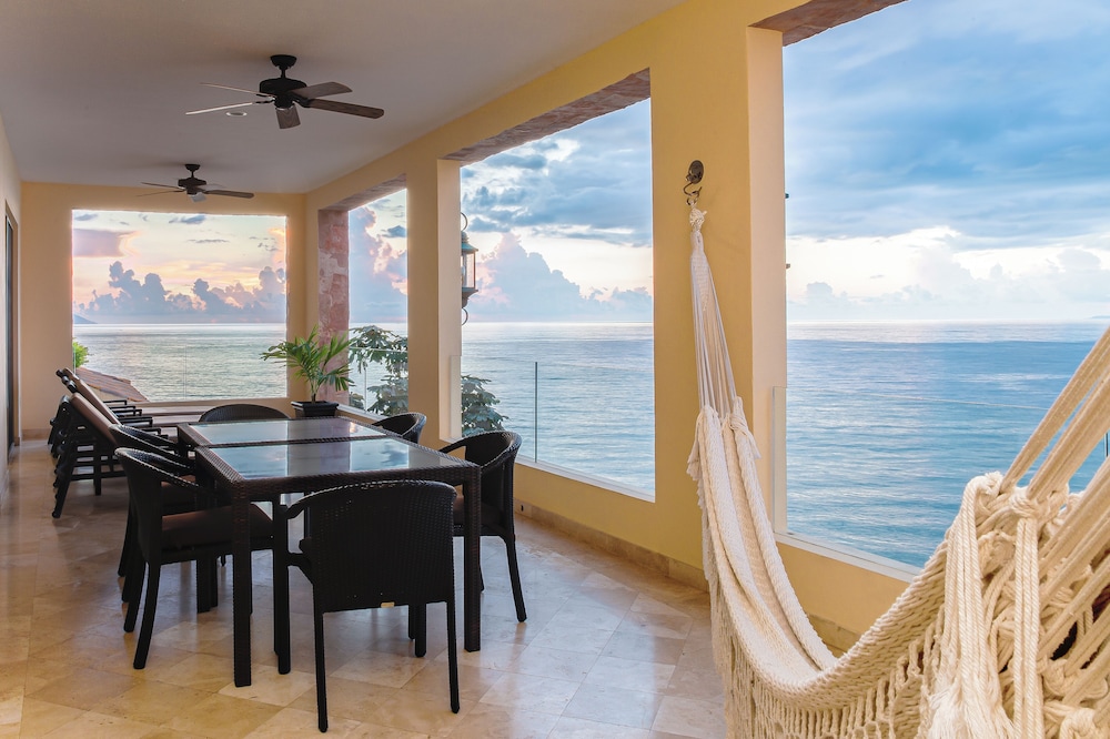 2 Bedroom Suite Ocean Front photo 2