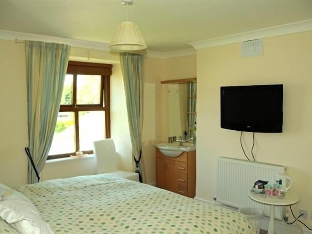 Double or Twin Room, Private Bathroom (SIDE)