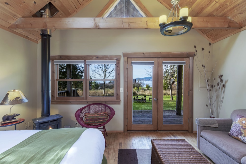 Deluxe Cabin, 1 Queen Bed, Hot Tub, Partial Sea View (No Pets) photo 3