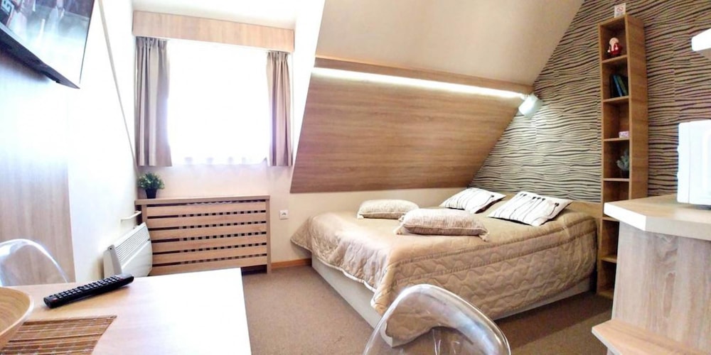 Comfort Studio, 1 Queen Bed with Sofa bed, Mountain View