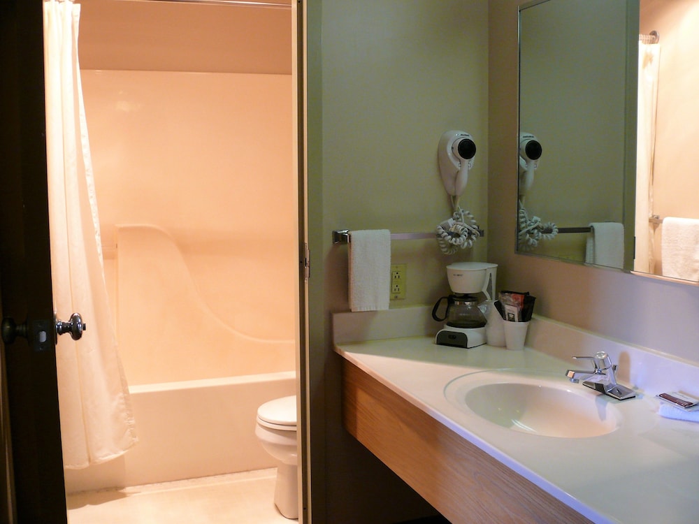 Business Double Room, 2 Queen Beds, Non Smoking photo 3