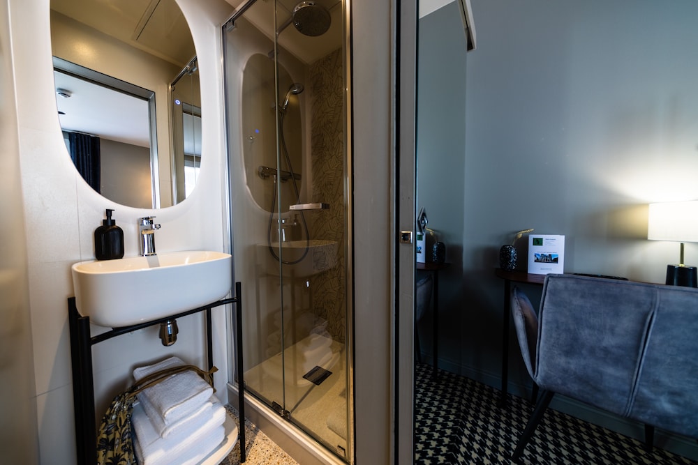 Standard Double Room - Photo 19
