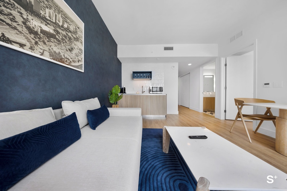 Condo, City View thumbnail 5