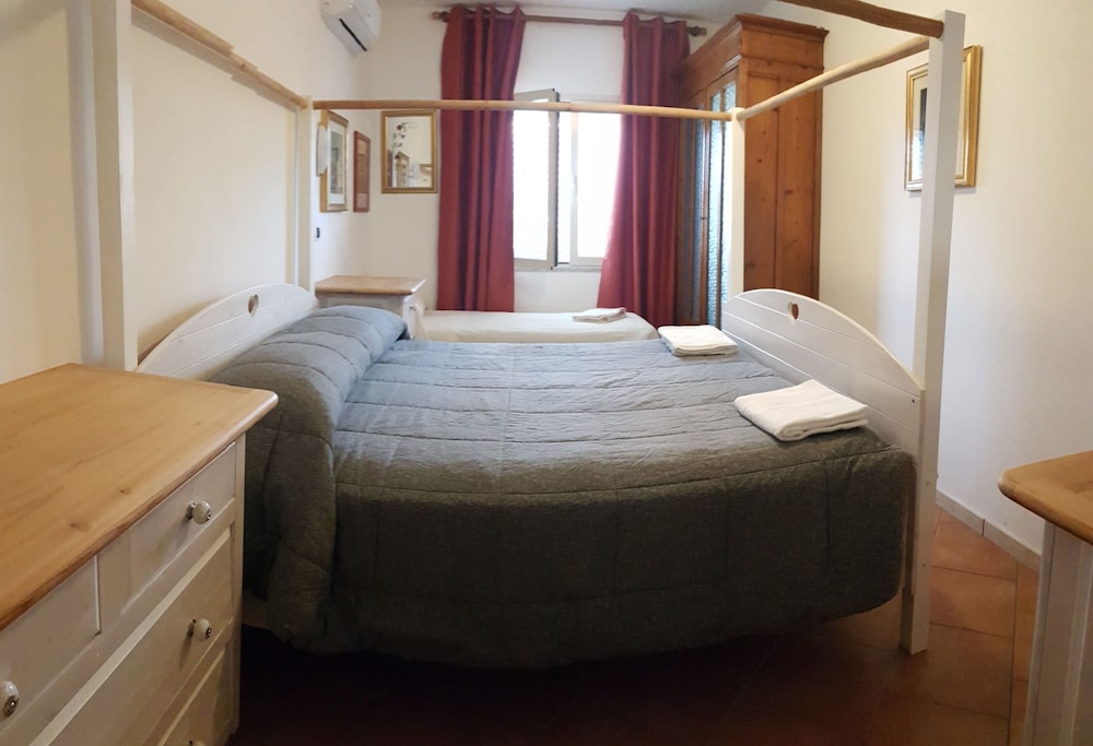 Standard Triple Room, Ensuite, Garden Area photo 3