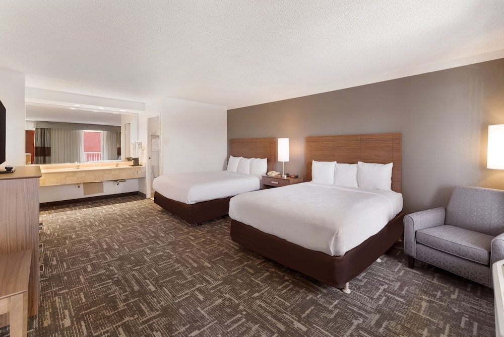 Standard Room, 2 Queen Beds, Non Smoking - Photo 1