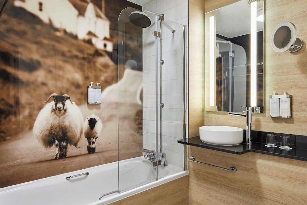 Standard Room 3 Single Beds