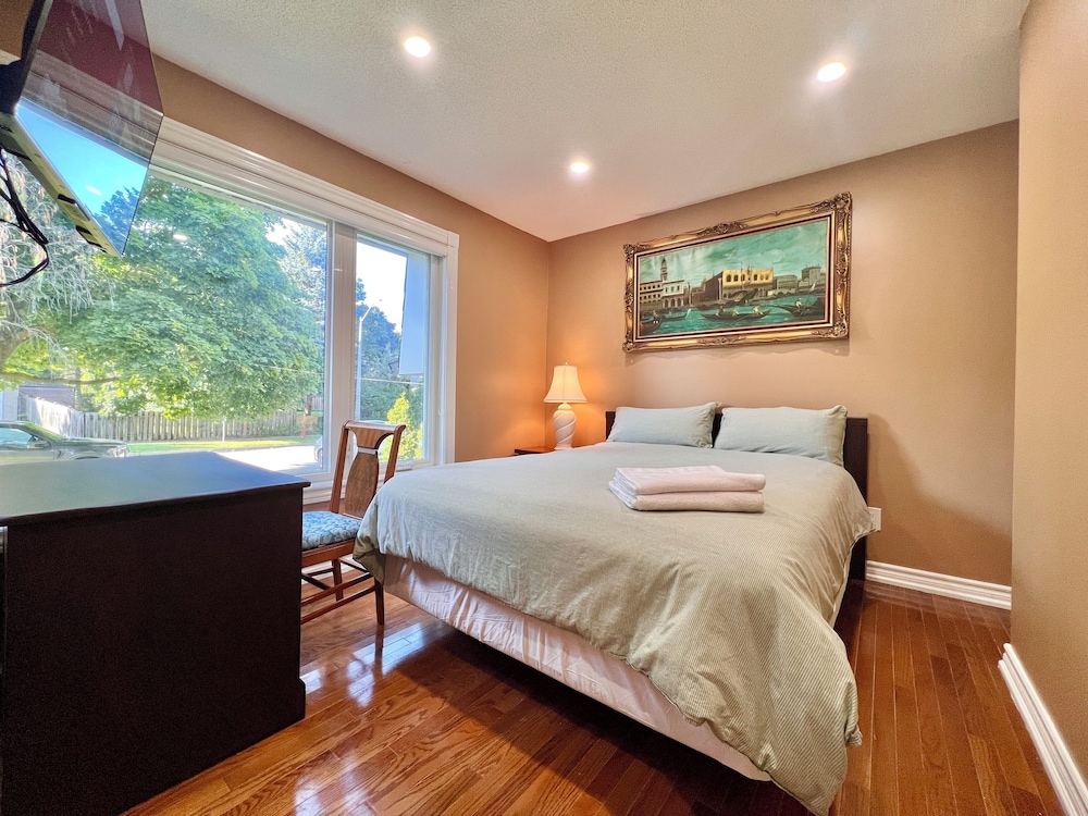 Premium Room, 1 Queen Bed, Private Bathroom