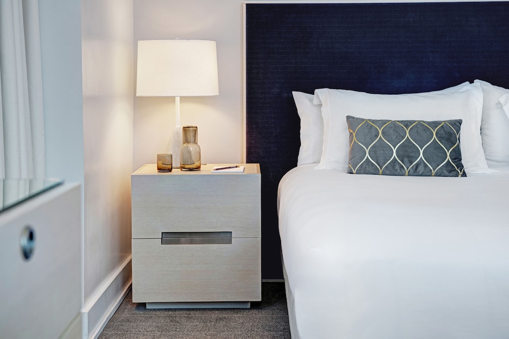 Room, 1 King Bed, Mobility Accessible