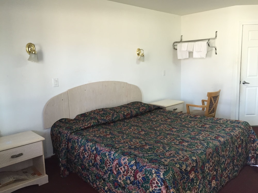 Premium Room, 1 King Bed, Smoking, Jetted Tub photo 1