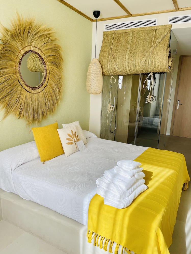 Superior Room, City View - Photo 18
