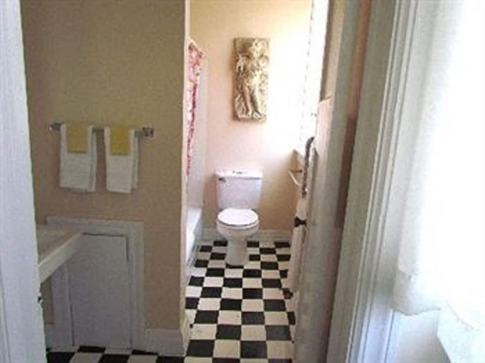 Double Twin Room Full Bath photo 1