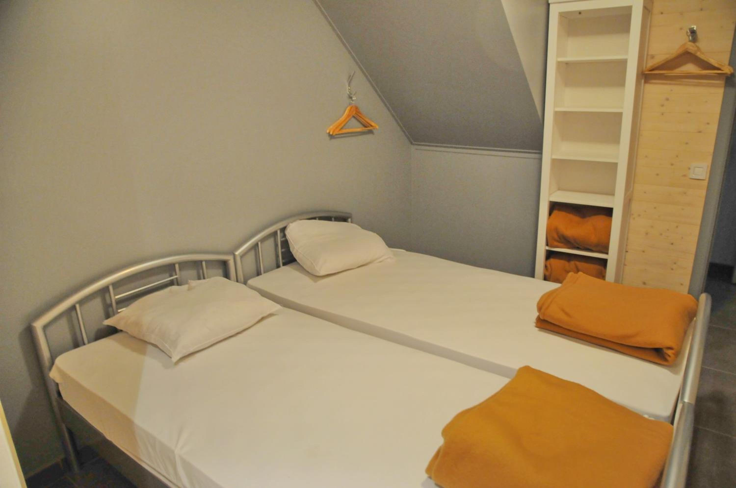 Five-Bedroom House photo 3