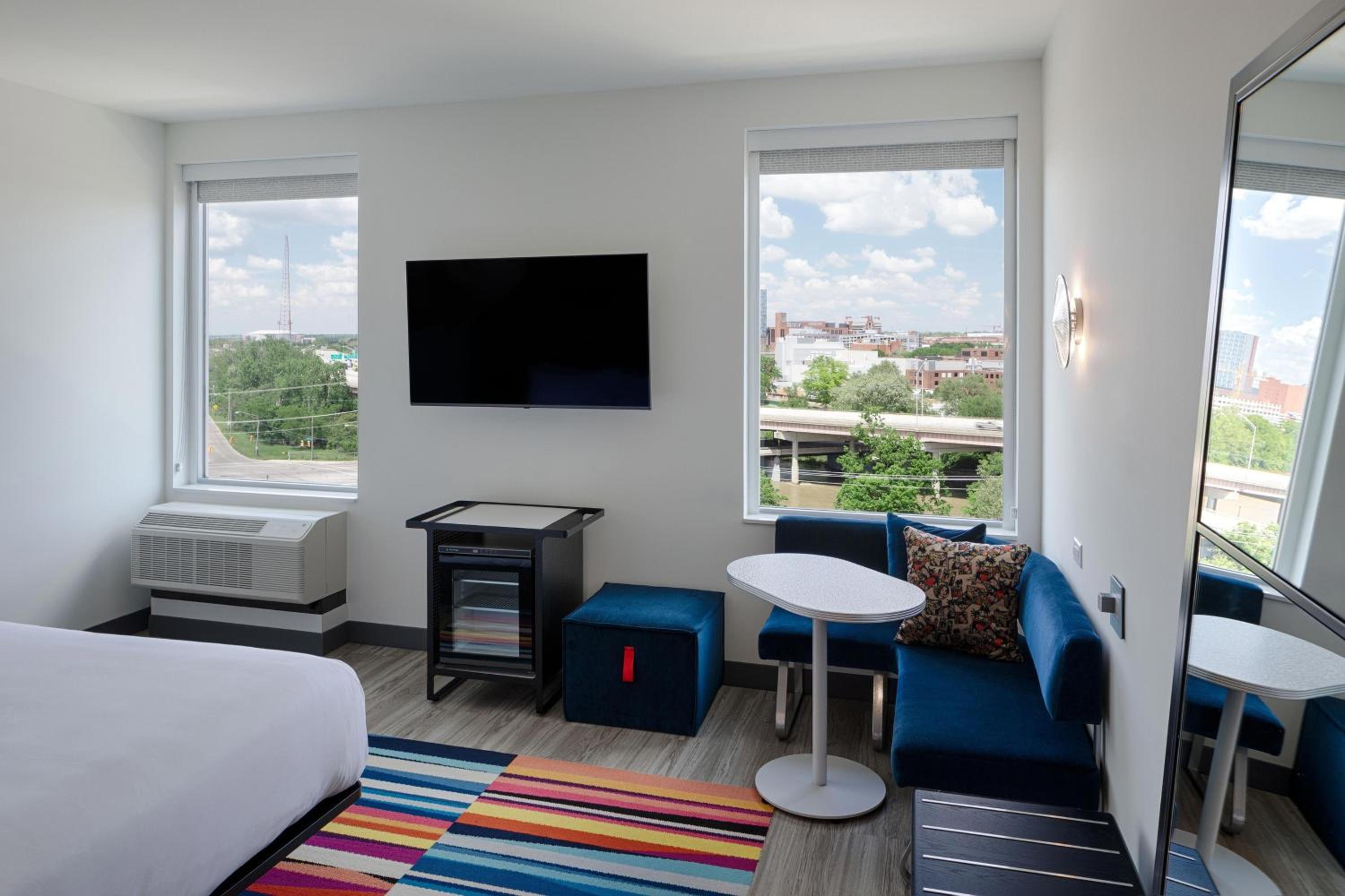 King Room with Roll-in Shower - Mobility and Hearing Accessible - Photo 1