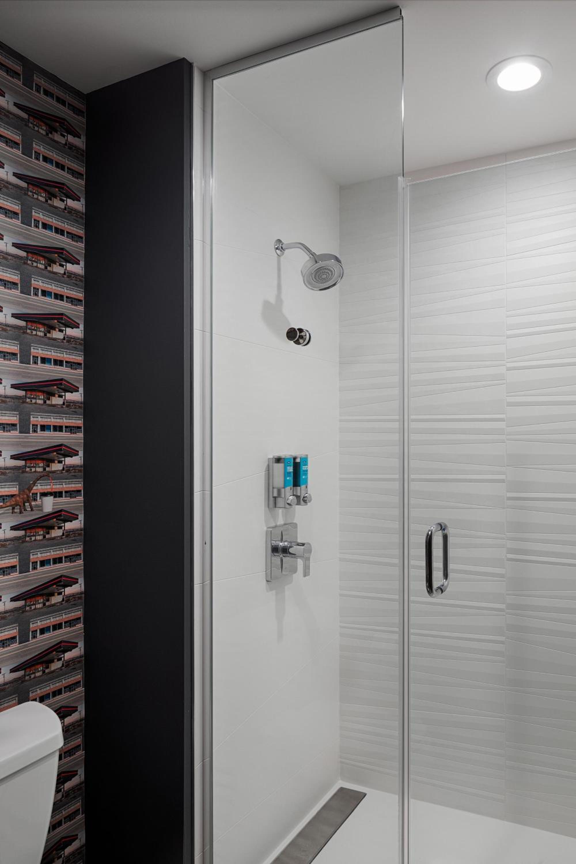 King Room with Roll-in Shower - Mobility and Hearing Accessible - Photo 8