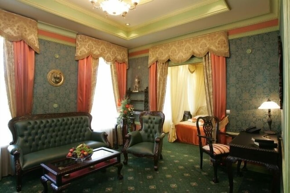 Luxury Marco Polo Suite photo 3