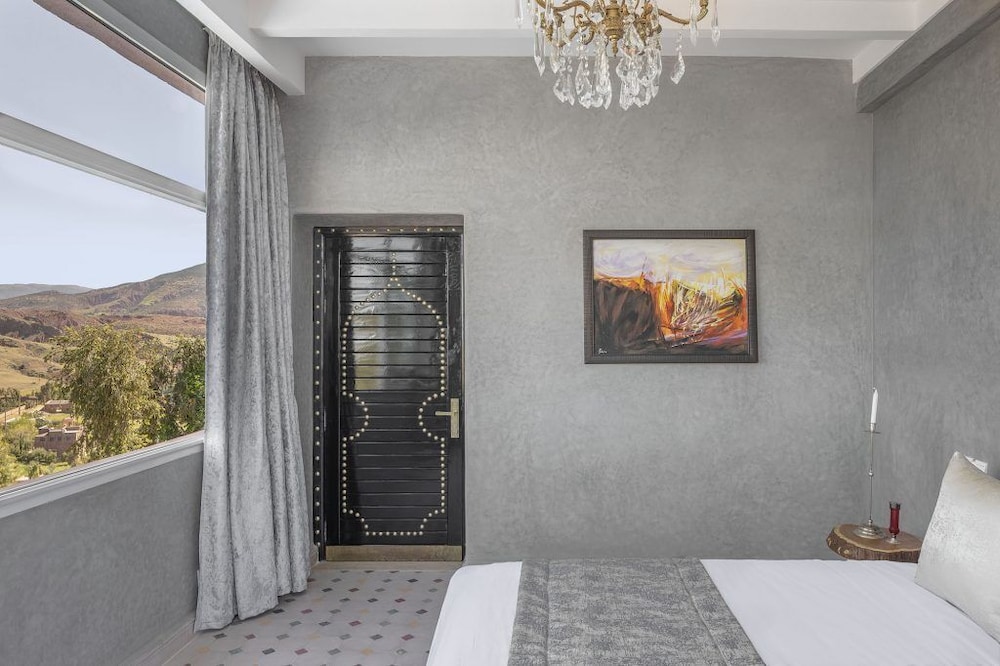 Luxury Suite, Pool View (TAIRI) photo 3