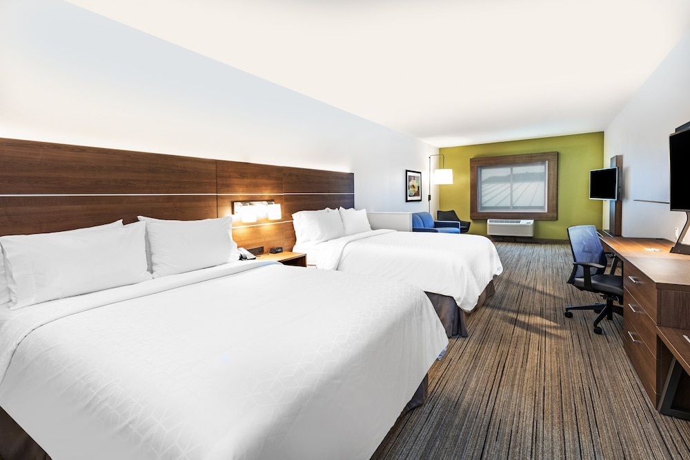 Standard Room, Accessible (Roll-In Shower)
