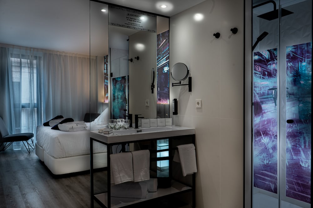 Superior Double or Twin Room thumbnail 5