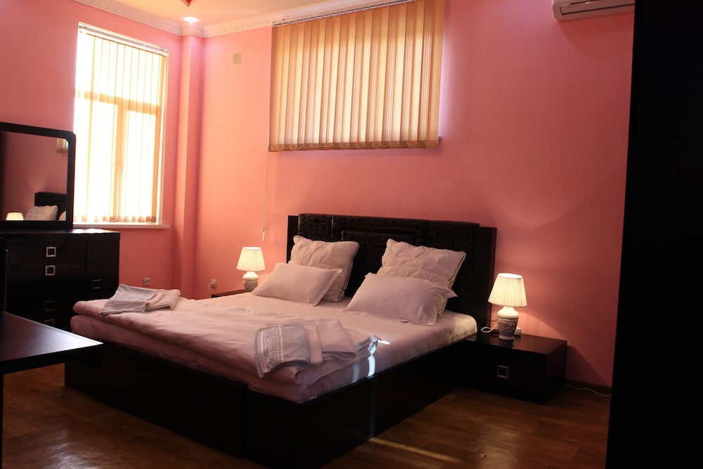 Family Room, Private Bathroom, City View photo 1