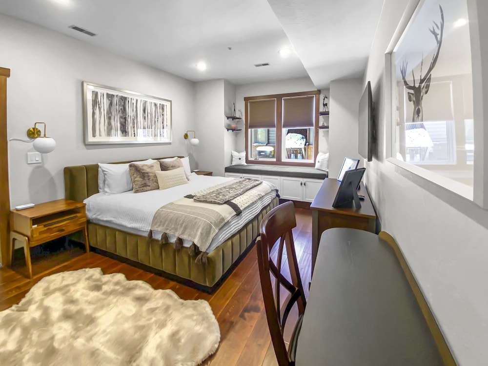 Condo, 2 Bedrooms