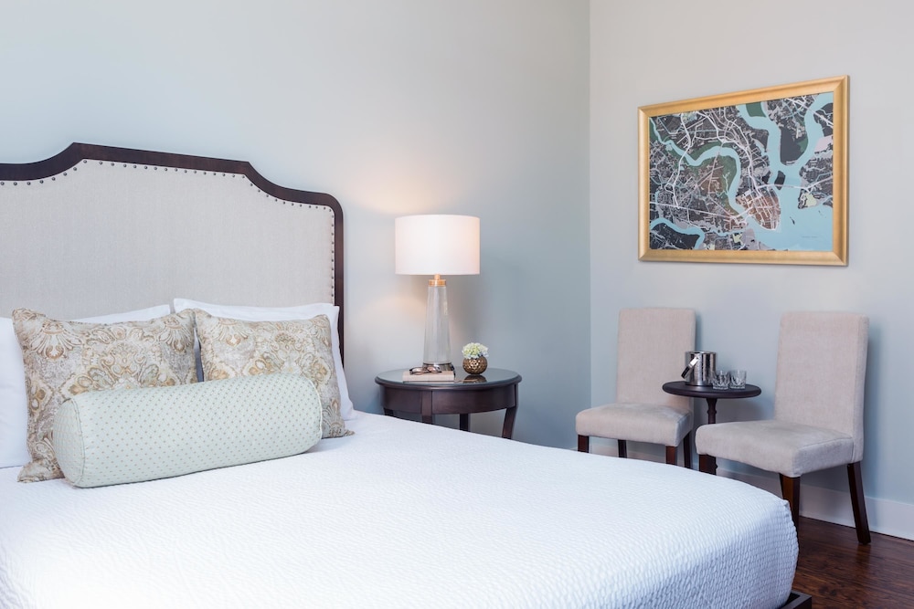 Standard Room, 1 Queen Bed, Courtyard Area - Photo 1
