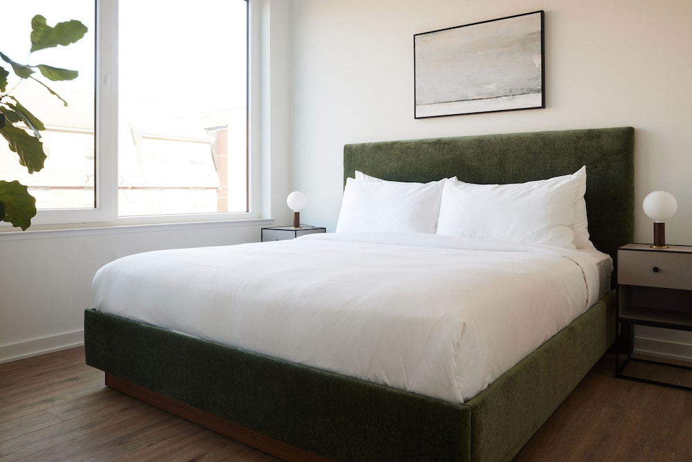 Premier Apartment, 1 Queen Bed (One Bedroom Premier View Queen)