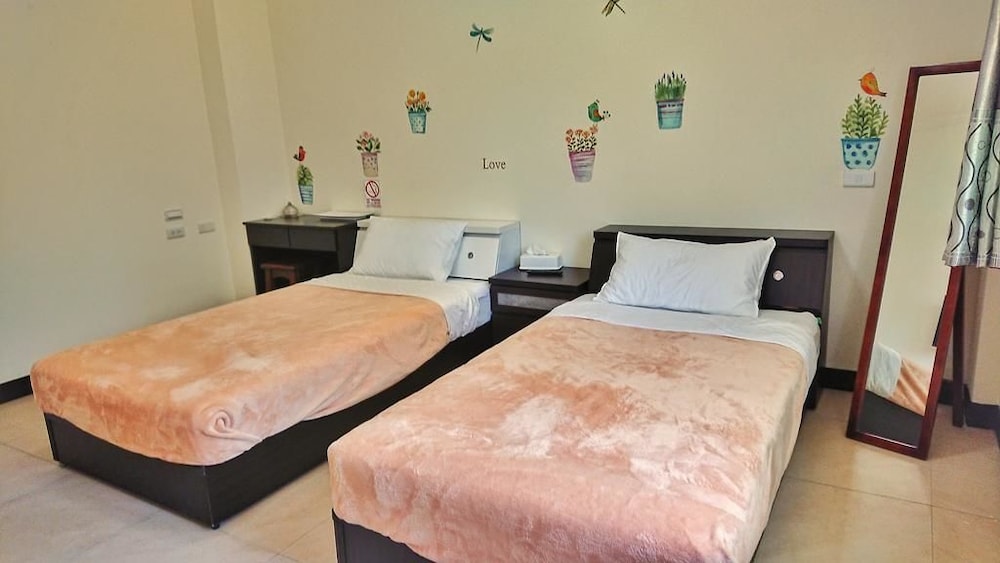 Classic Twin Room, 1 Bedroom, Private Bathroom, Ground Floor photo 3