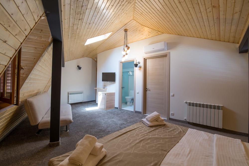 Deluxe Double Room, 1 King Bed (name) photo 1