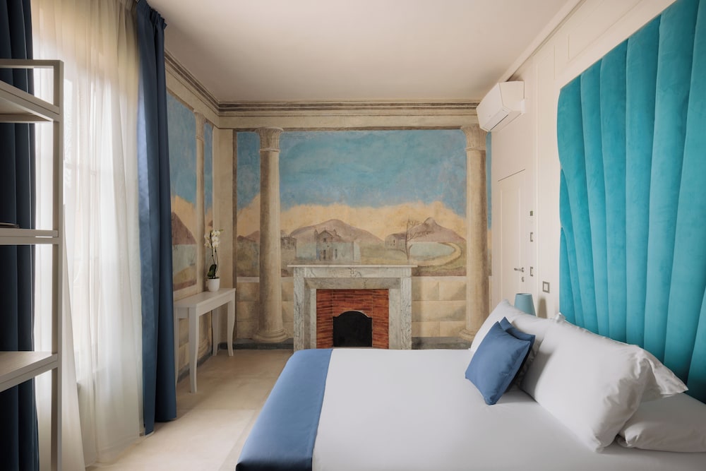 Deluxe Double Room, Courtyard View photo 3